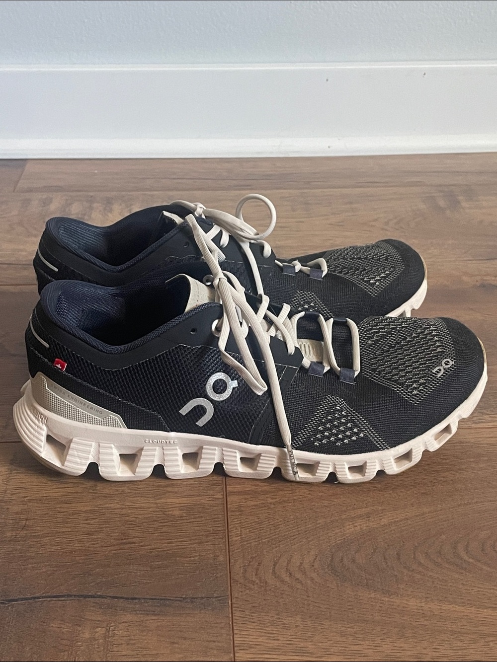 On Running Women's Cloud 5 Running Shoes Size 8